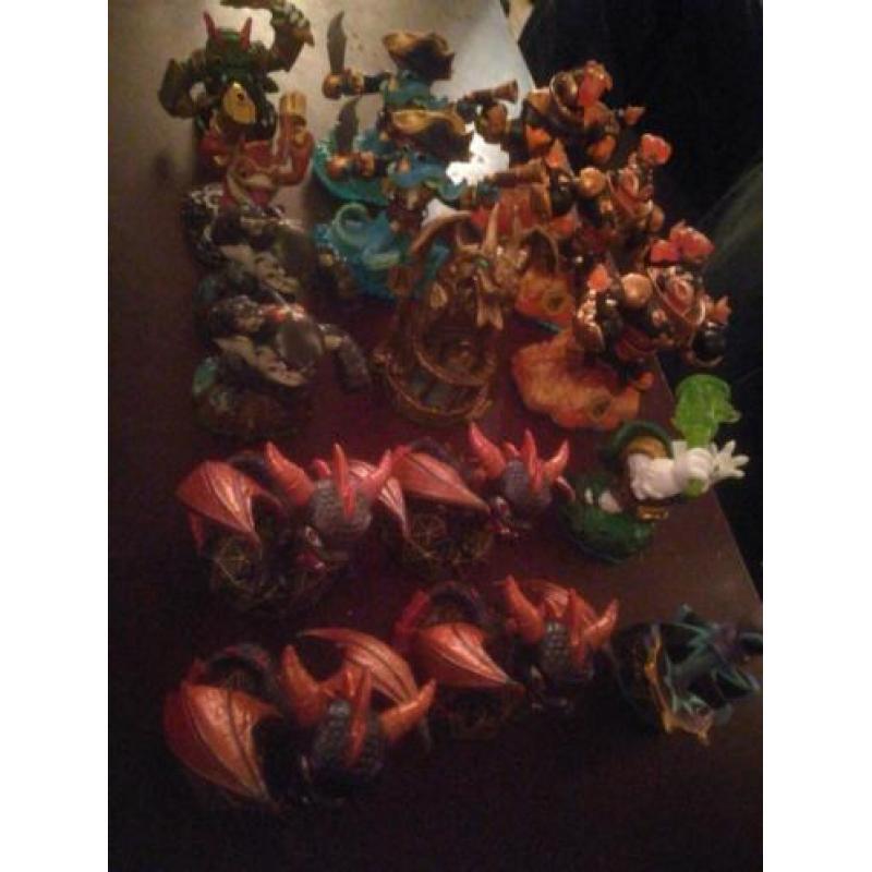Skylanders poppetjes.